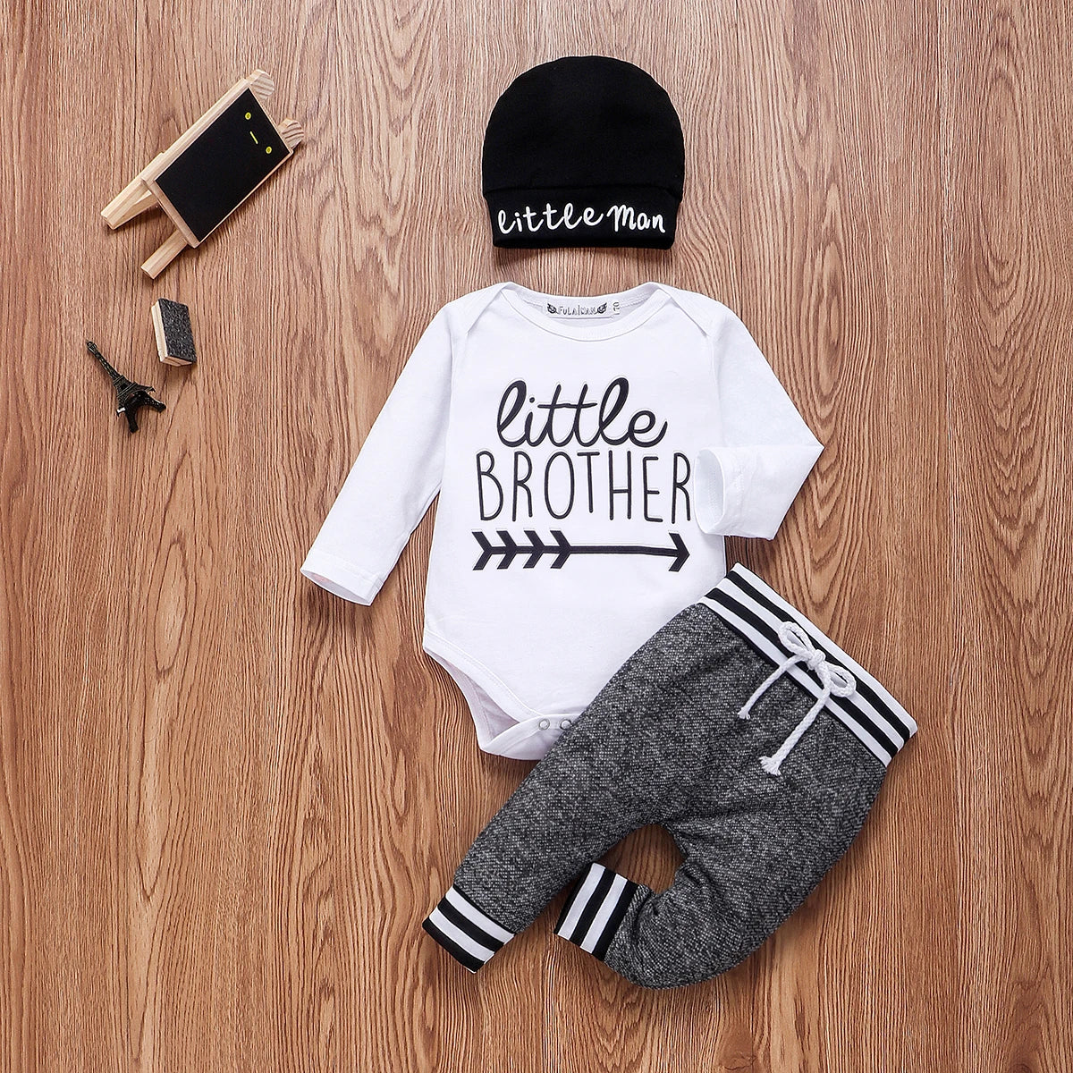 3-teiliges Babyset für Neugeborene – „Little Brother“ Langarm-Body mit Hose & Mütze – Baumwoll-Outfit für Jungen (0–24 Monate)