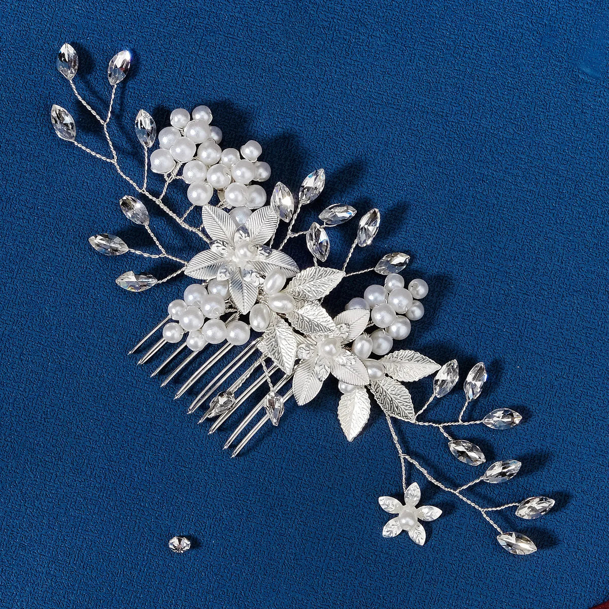 Silberner Haarkamm mit Perlen & Strass – Handgefertigtes elegantes Haarschmuck-Accessoire für Damen & Bräute