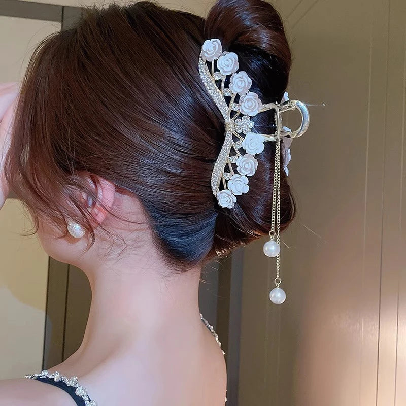 Luxuriöse Haarspange mit Strass, Glockenblume, Rose & Schmetterling – Elegante Haarklammer mit Quaste für Damen