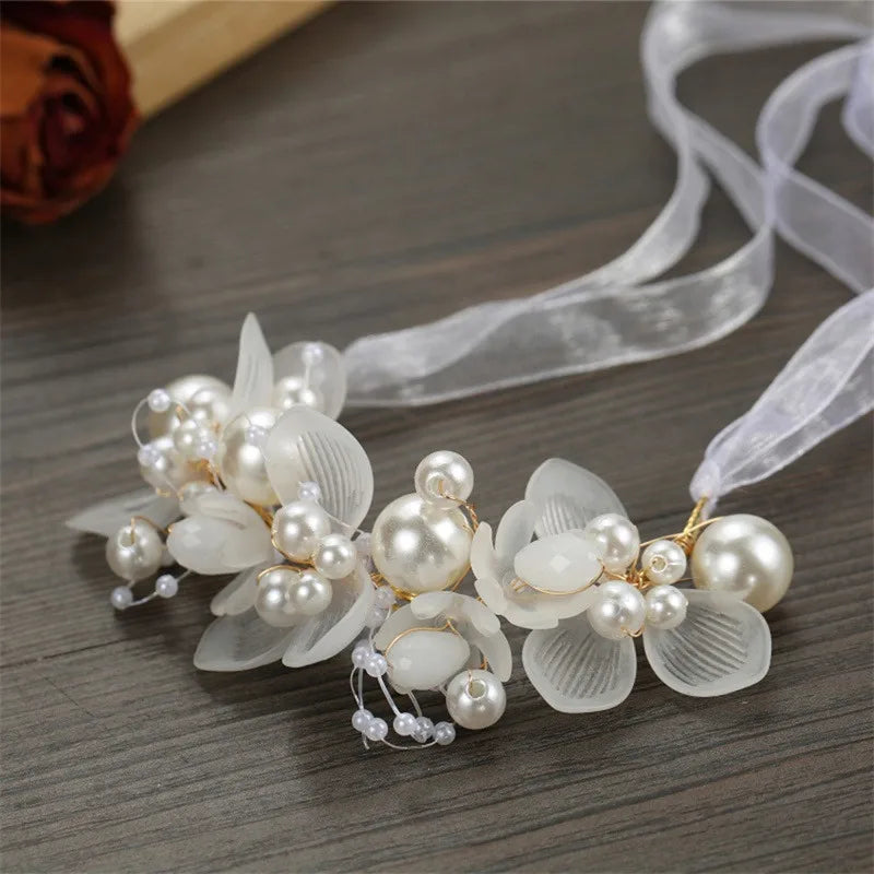 Frühlingshafte Boho Blumenkrone mit Perlen für Mädchen – Hochzeit Haarschmuck & Blumen-Haarreif | Kinder Geschenk
