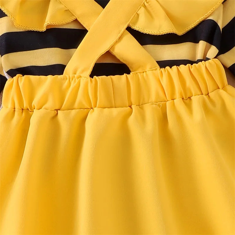 Herbst-Outfit für Baby-Mädchen – 3-teilig: Langarm-Romper mit Flügelärmeln, Trägerkleid mit Bienen-/Marienkäfer-Stickerei & Haarband – von Faithtur