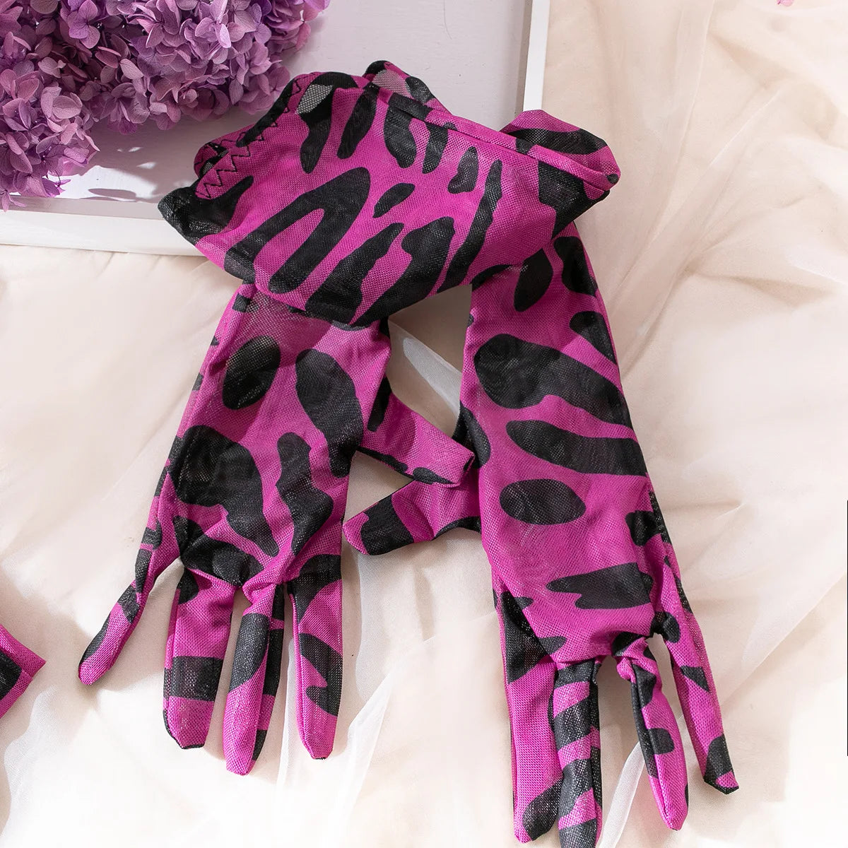 Sexy Lingerie Set in Pink Leopard Mesh – BH, Handschuhe & Beinlinge