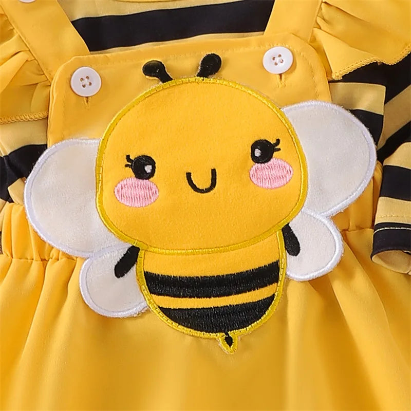Herbst-Outfit für Baby-Mädchen – 3-teilig: Langarm-Romper mit Flügelärmeln, Trägerkleid mit Bienen-/Marienkäfer-Stickerei & Haarband – von Faithtur