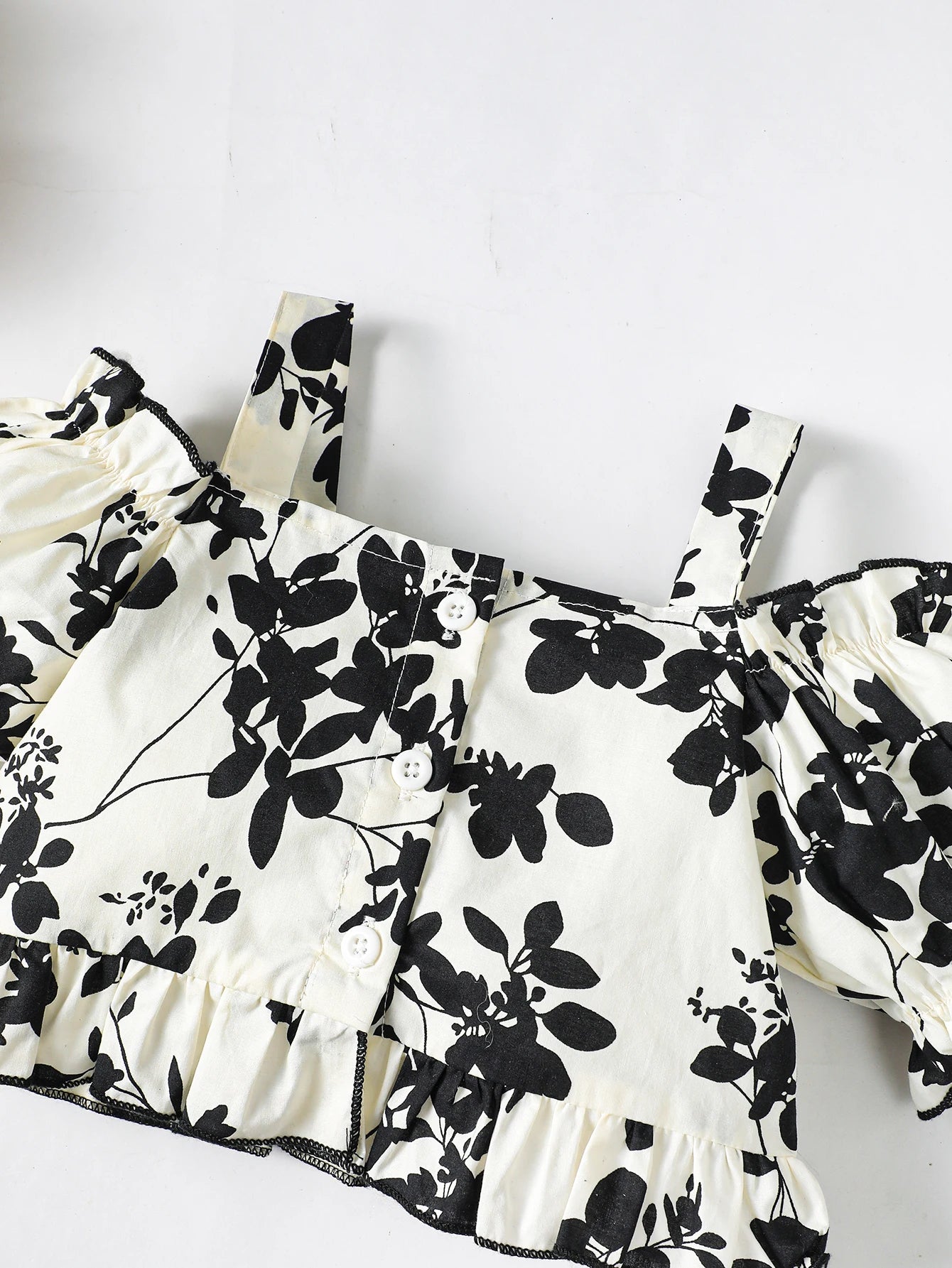 2-teiliges Set für Kleinkinder – Schulterfreies Oberteil mit Blumenmuster & Schwarze Schlaghose – Sommeroutfit für Mädchen (0–3 Jahre)