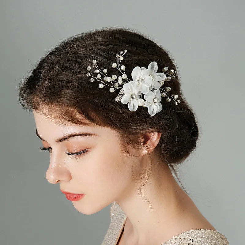 Silberner Haarkamm mit Perlen & Strass – Handgefertigtes elegantes Haarschmuck-Accessoire für Damen & Bräute