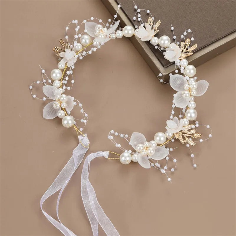 Frühlingshafte Boho Blumenkrone mit Perlen für Mädchen – Hochzeit Haarschmuck & Blumen-Haarreif | Kinder Geschenk