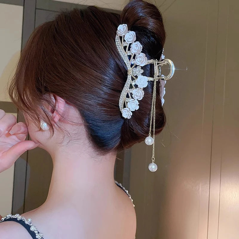 Luxuriöse Haarspange mit Strass, Glockenblume, Rose & Schmetterling – Elegante Haarklammer mit Quaste für Damen