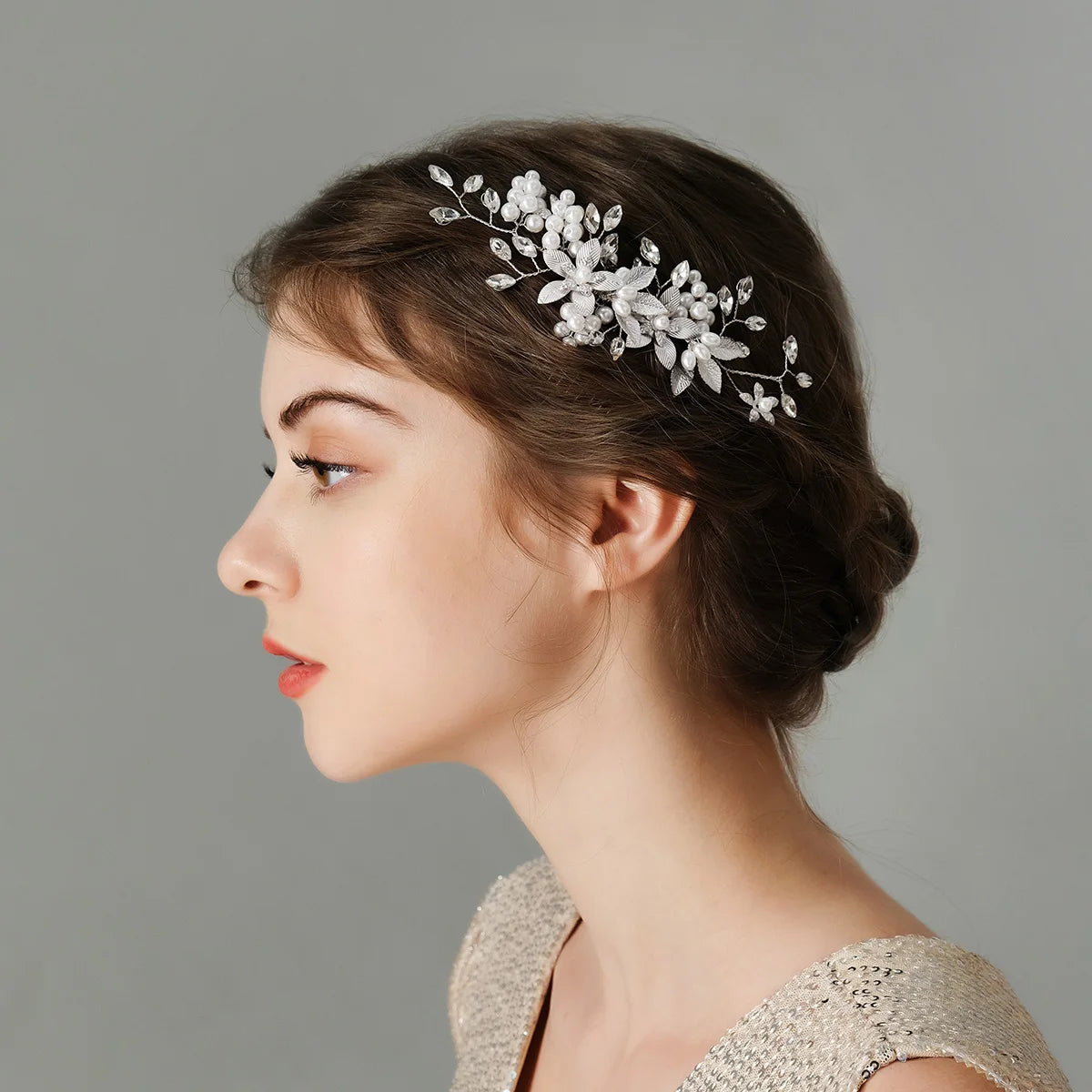 Silberner Haarkamm mit Perlen & Strass – Handgefertigtes elegantes Haarschmuck-Accessoire für Damen & Bräute