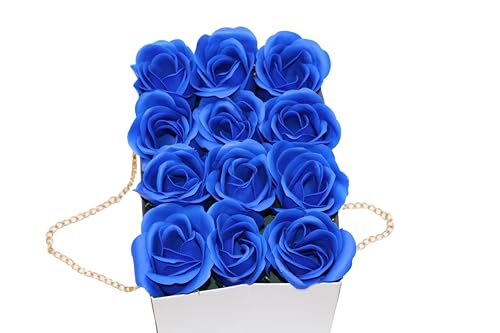Elegantes Blumenarrangement in stilvoller Tasche mit Goldener Kette