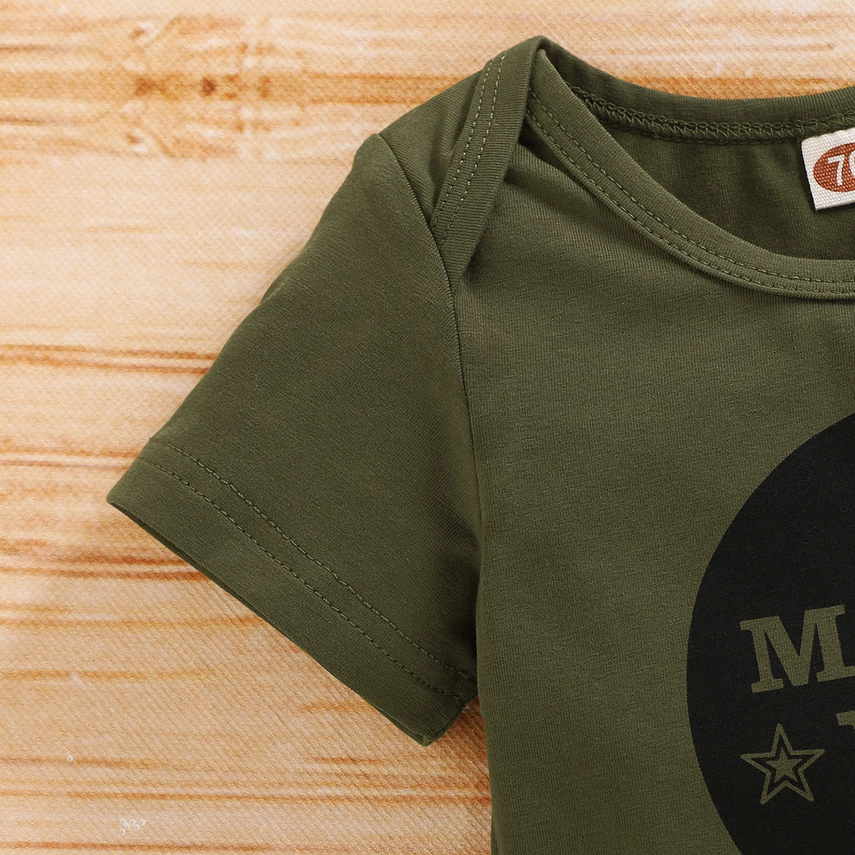 3-teiliges Sommer-Outfit für Neugeborene Jungen – Kurzarm-Body mit Schriftzug + Camouflage-Hose + Mütze | Baby Jungen Kleidung 0–18 Monate