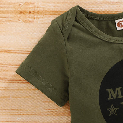 3-teiliges Sommer-Outfit für Neugeborene Jungen – Kurzarm-Body mit Schriftzug + Camouflage-Hose + Mütze | Baby Jungen Kleidung 0–18 Monate