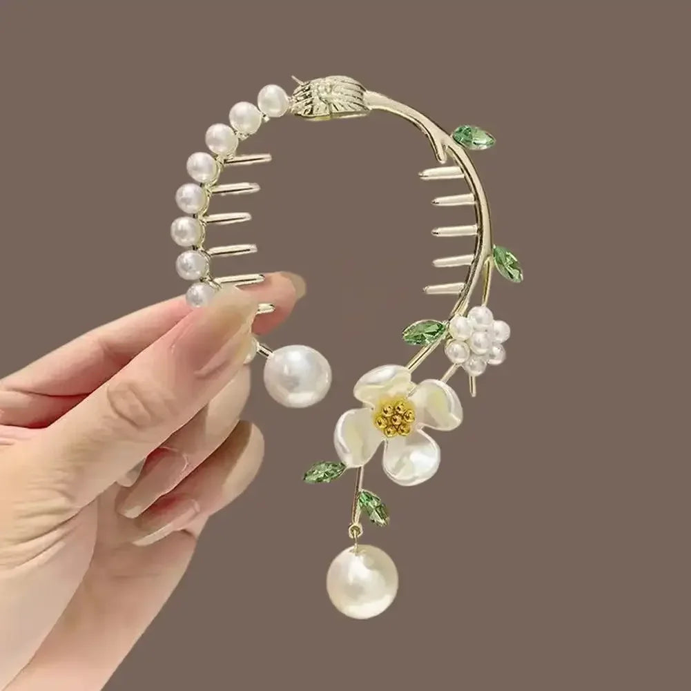 Elegante Haarkralle mit Blumen-Quaste – Schmetterling, Strass & Perlen – Haarclip für Damen | Dutt- & Zopfhalter Accessoire
