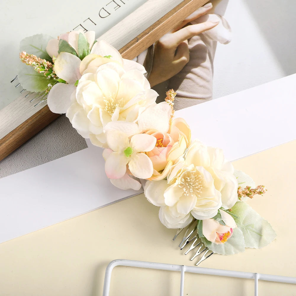 Romantischer Braut-Haarkamm mit Blumen – Rattan-Stil Haaraccessoire für Hochzeiten & besondere Anlässe
