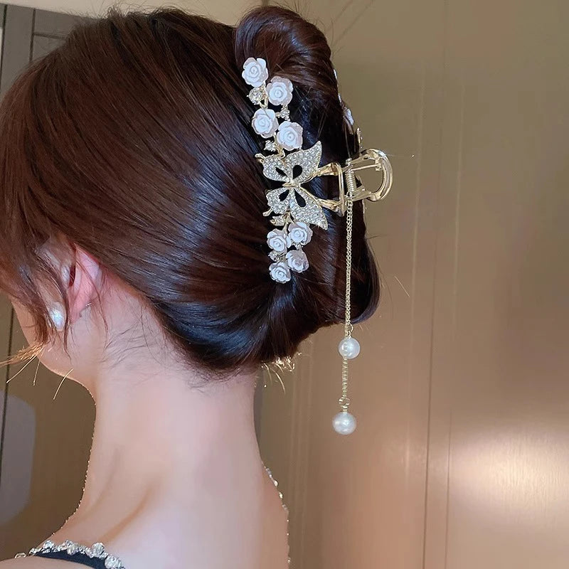 Luxuriöse Haarspange mit Strass, Glockenblume, Rose & Schmetterling – Elegante Haarklammer mit Quaste für Damen
