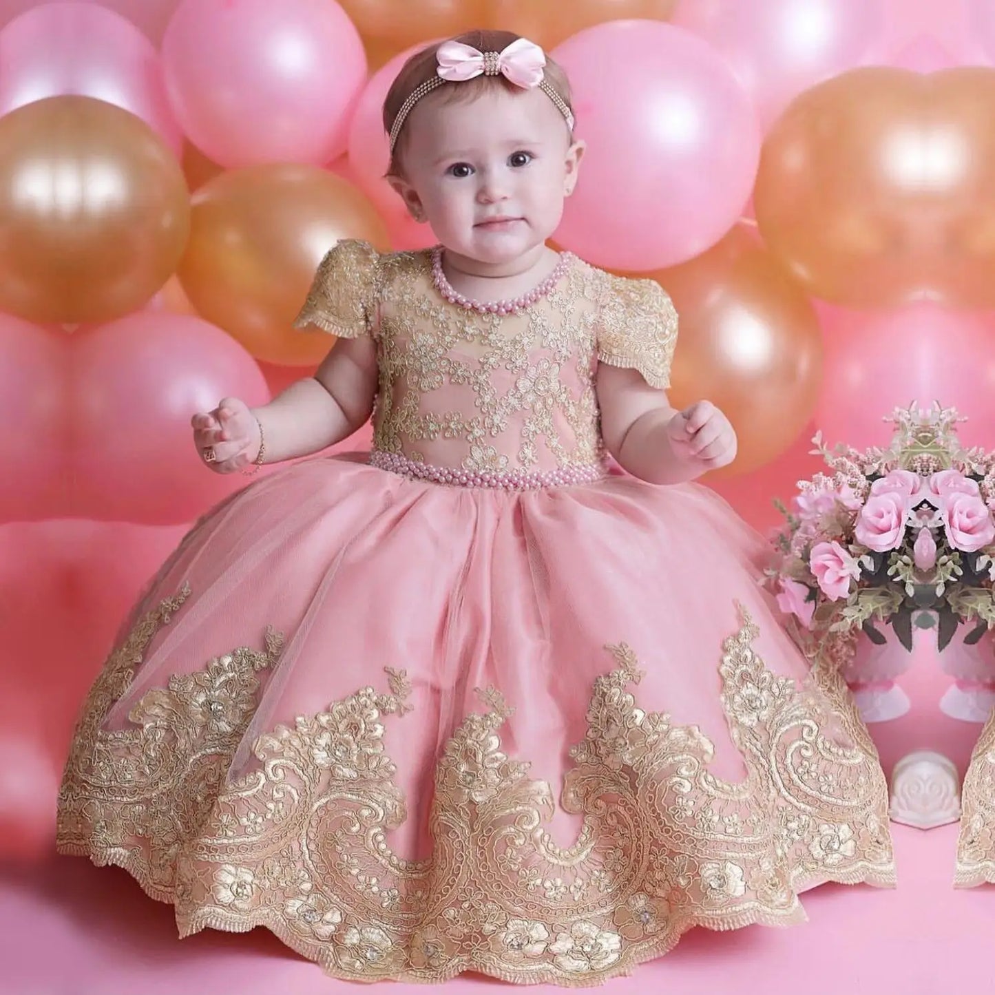 Vintage Prinzessinnenkleid mit Spitze & Stickerei – Luxuriöses Partykleid für Mädchen mit Rüschen & Goldakzenten (1–5 Jahre)