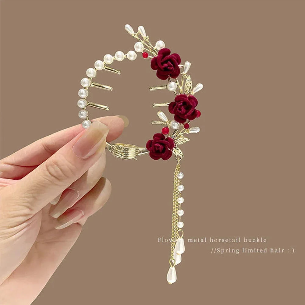 Elegante Haarkralle mit Blumen-Quaste – Schmetterling, Strass & Perlen – Haarclip für Damen | Dutt- & Zopfhalter Accessoire