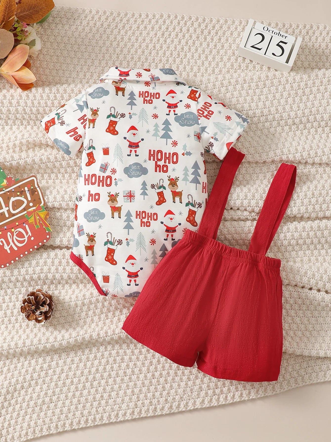 Weihnachts-Outfit für Baby-Jungen (0–12 Monate) – 2-teilig: Santa Body mit kurzen Ärmeln & Hosenträgerhose – Gentleman-Stil