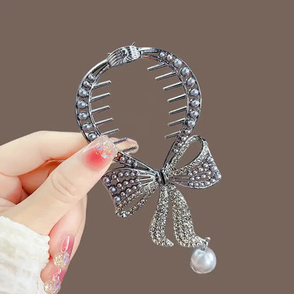 Elegante Haarkralle mit Blumen-Quaste – Schmetterling, Strass & Perlen – Haarclip für Damen | Dutt- & Zopfhalter Accessoire