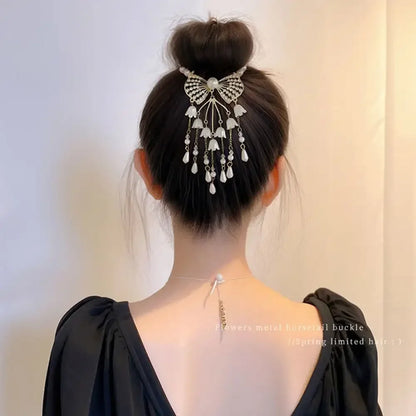 Elegante Haarkralle mit Blumen-Quaste – Schmetterling, Strass & Perlen – Haarclip für Damen | Dutt- & Zopfhalter Accessoire