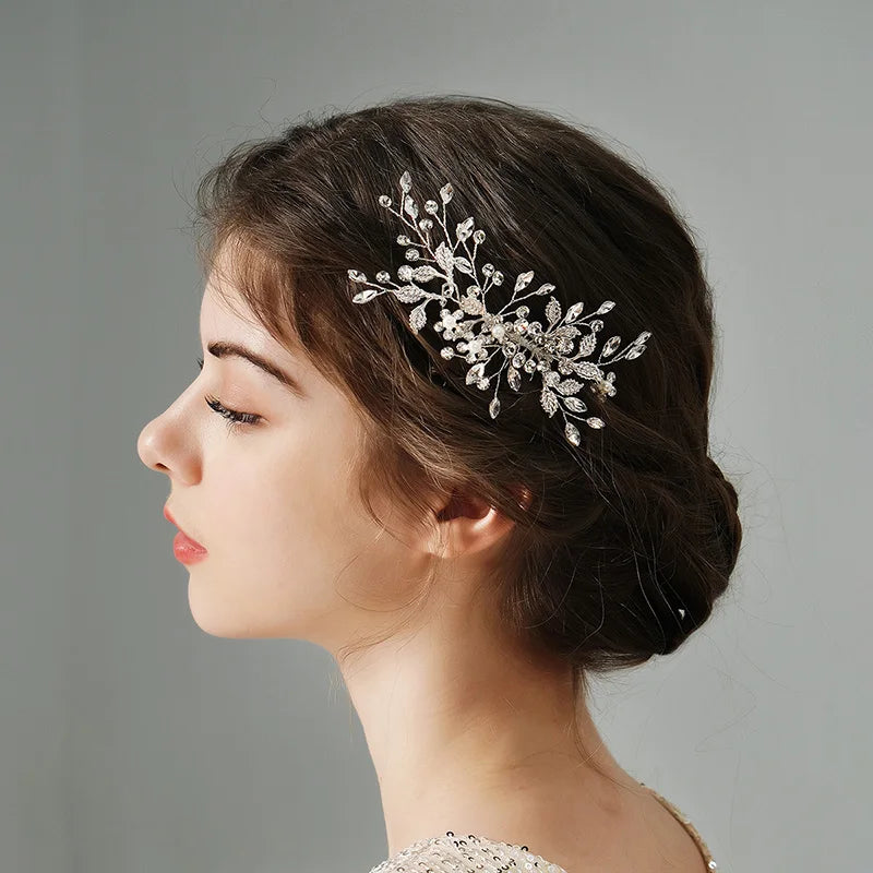 Silberner Haarkamm mit Perlen & Strass – Handgefertigtes elegantes Haarschmuck-Accessoire für Damen & Bräute