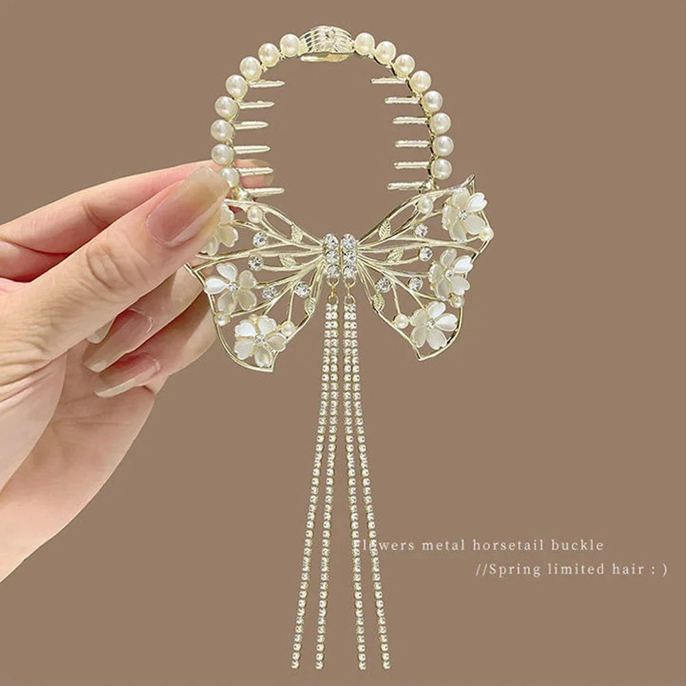 Elegante Haarkralle mit Blumen-Quaste – Schmetterling, Strass & Perlen – Haarclip für Damen | Dutt- & Zopfhalter Accessoire
