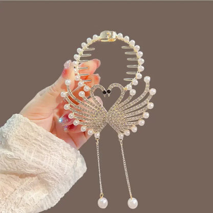 Elegante Haarkralle mit Blumen-Quaste – Schmetterling, Strass & Perlen – Haarclip für Damen | Dutt- & Zopfhalter Accessoire