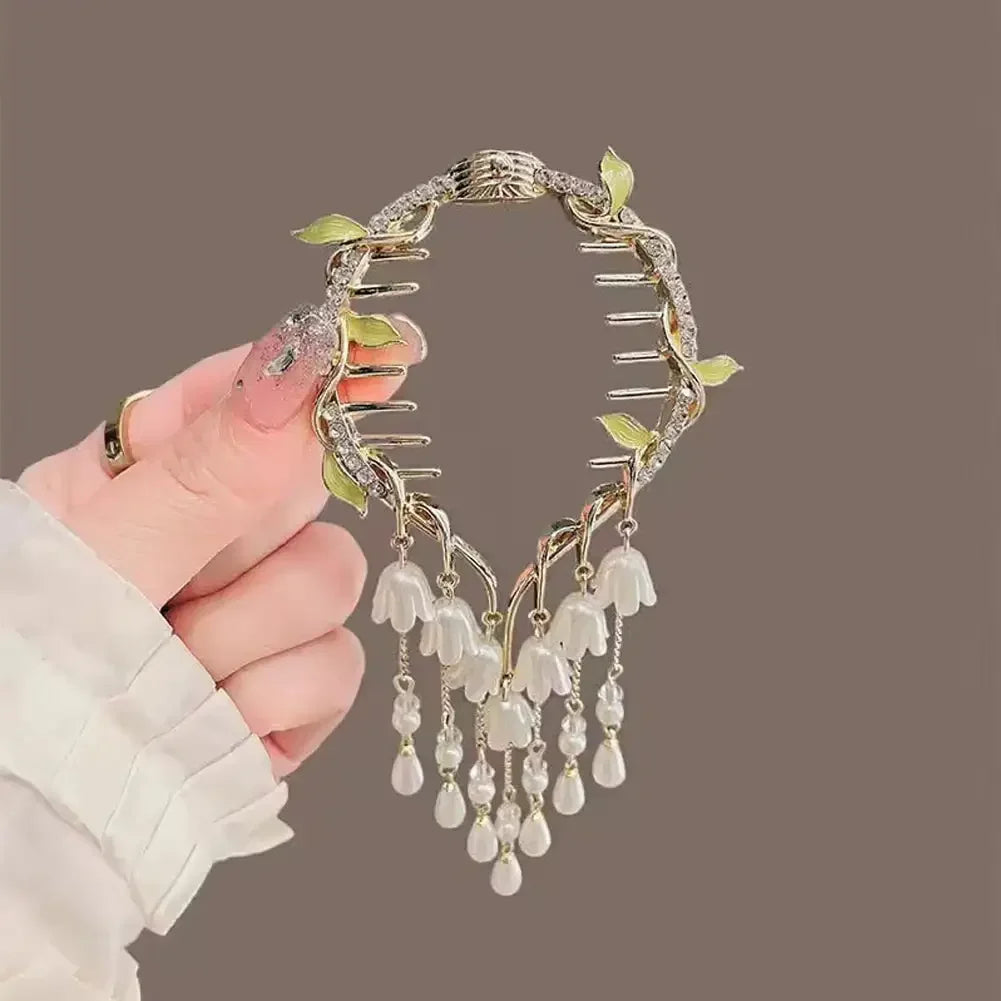 Elegante Haarkralle mit Blumen-Quaste – Schmetterling, Strass & Perlen – Haarclip für Damen | Dutt- & Zopfhalter Accessoire