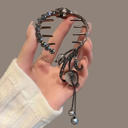 Elegante Haarkralle mit Blumen-Quaste – Schmetterling, Strass & Perlen – Haarclip für Damen | Dutt- & Zopfhalter Accessoire