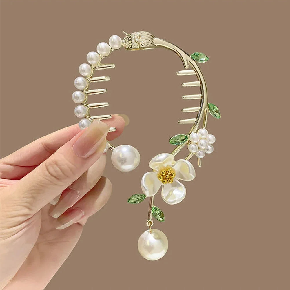 Elegante Haarkralle mit Blumen-Quaste – Schmetterling, Strass & Perlen – Haarclip für Damen | Dutt- & Zopfhalter Accessoire