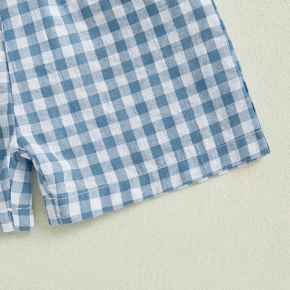 Baby-Jungen Oster-Outfit – 2-teilig: Kurzarm-Body mit Auto- & Hasen-Print + karierten Hosenträger-Shorts – von Emmababy (0–18 Monate)