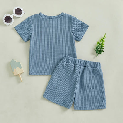Sommer Baby Jungen 2-teiliges Outfit – T-Shirt mit Stickerei + Einfarbige Waffel-Shorts | Luftiges Freizeitset für Kleinkinder 6–36 Monate
