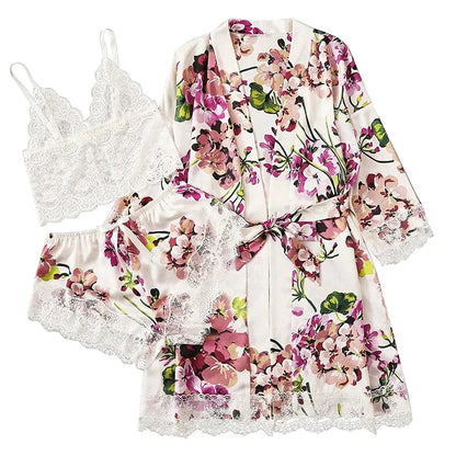 Damen 3-teiliges Pyjama-Set in Plus Size – Weiß mit Blumenmuster, Spitzen-Träger, Shorts & Morgenmantel